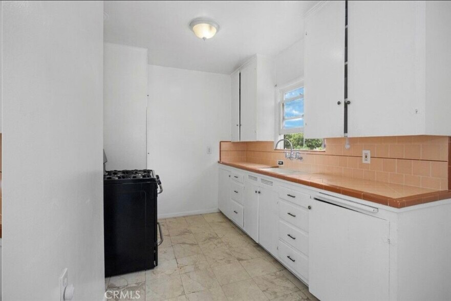 Building Photo - 337 Lime Ave