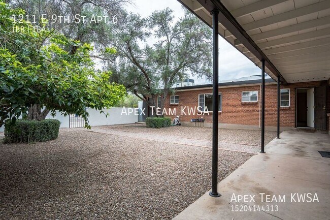 Building Photo - 1211 E 9th St