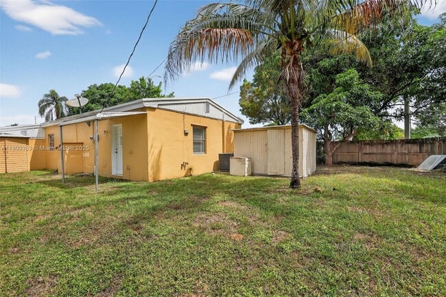 Building Photo - 1498 NE 180th St