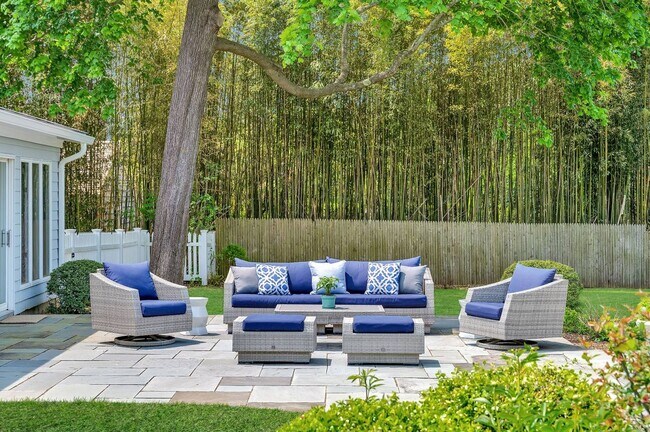 Building Photo - 35 Toylsome Ln