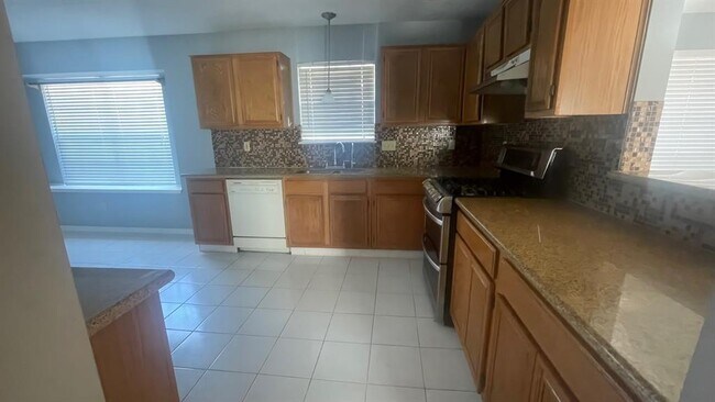 Building Photo - 9238 Golden Sunshine Dr