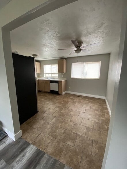 Building Photo - 6755 S 700 E