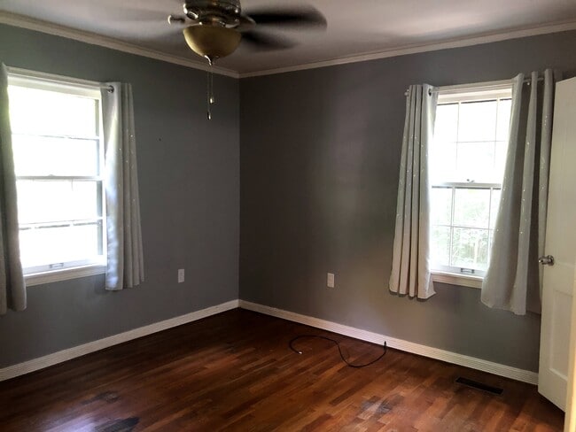 Building Photo - Branch