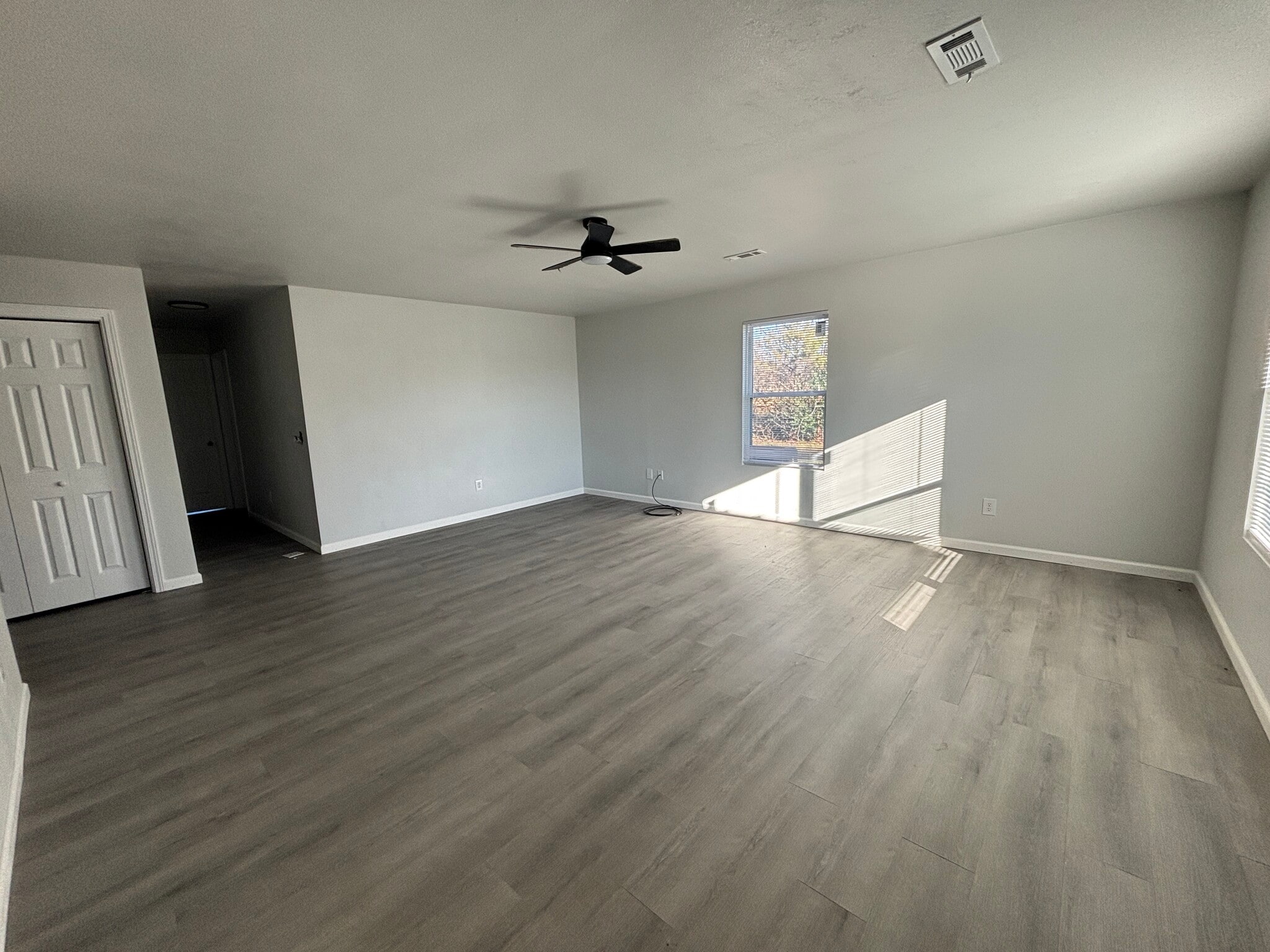 Building Photo - 2101 W Roselawn St