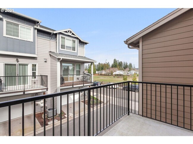 Building Photo - 7989 NE Heiser St
