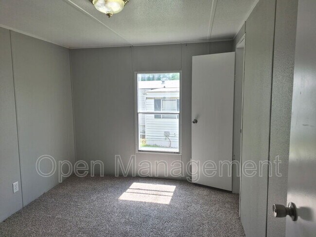 Building Photo - 4511 Dirt Rd