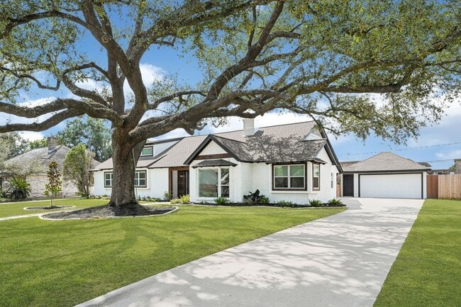 Building Photo - 2415 Moss Hill Dr