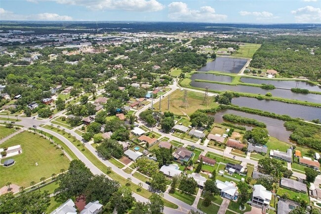 Building Photo - 311 Shore Dr E