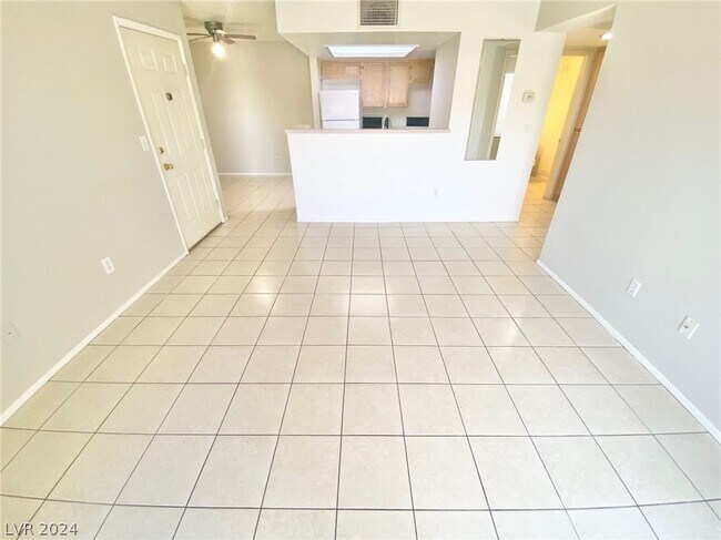 Building Photo - 8070 W Russell Rd