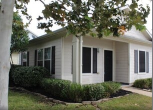 Building Photo - 11951 Chanteloup Dr