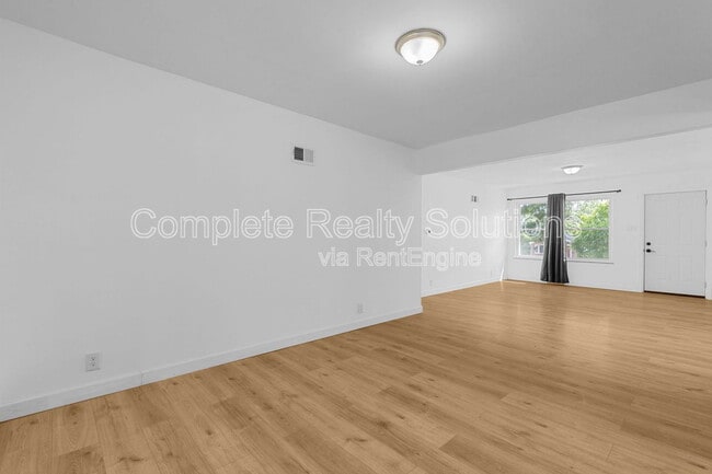 Building Photo - 6127 Lucille Ave