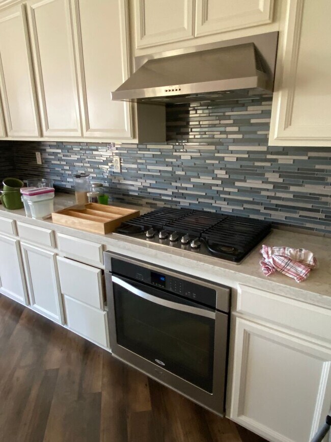 Building Photo - Modern 4 Bed, 3.5 Bath Home with Solar, St...