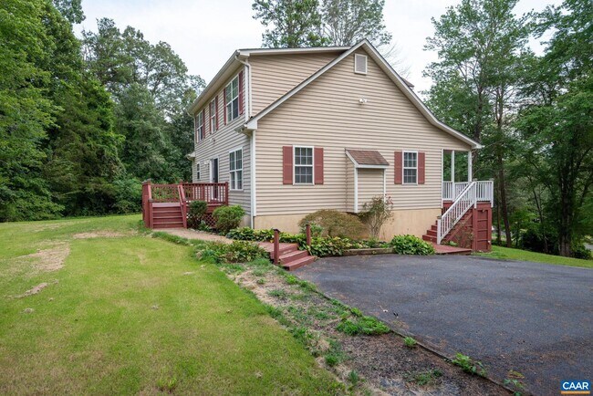 Building Photo - 497 Sunset Dr