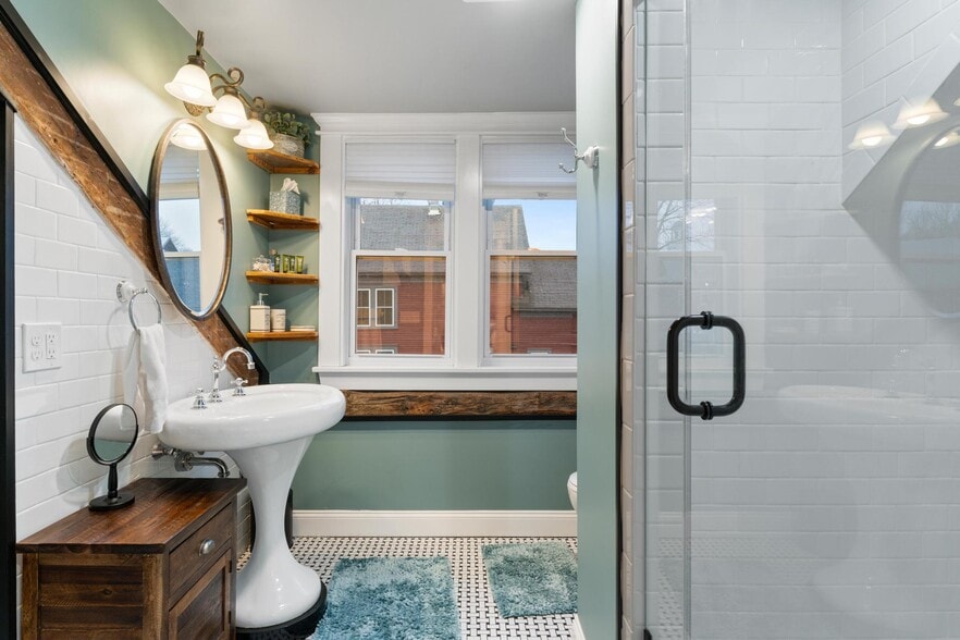 2nd floor full bathroom - 663 Depot St