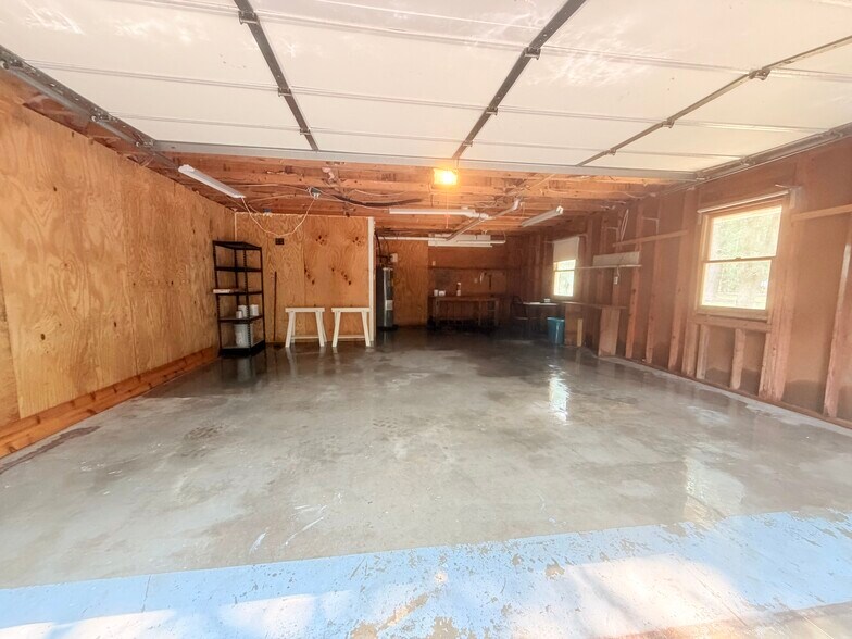 Building Photo - 12 Pine View Dr