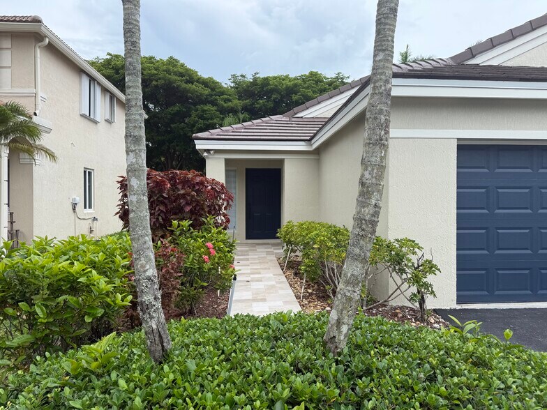 Building Photo - 1560 Canary Island Dr