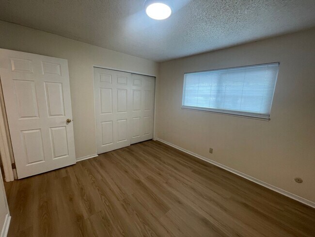 Building Photo - ONE MONTH RENT FREE!***2 Bedroom 1 Bath Unit in Rancho Cordova Available NOW!