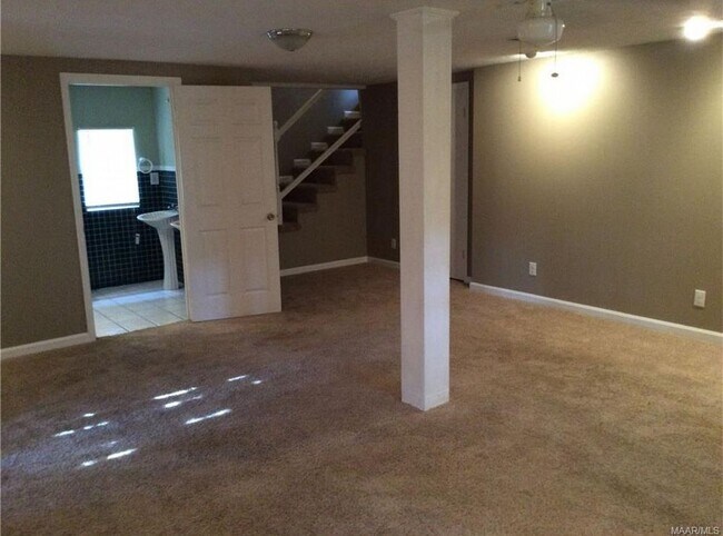 Building Photo - 3284 Little John Dr