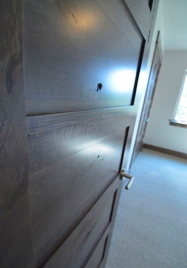 Building Photo - End Unit 3 Bedroom 2.5 Bathroom Condo