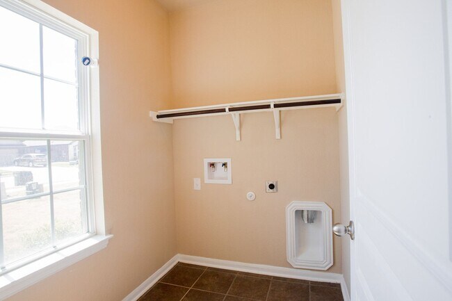 Building Photo - 1005 Papaya Cove