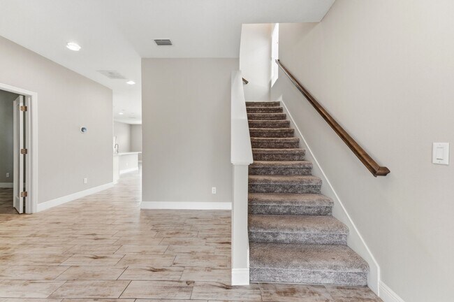 Building Photo - Absolutely Stunning 4 BR + LOFT + OFFICE/2.5 Bath/2 Car Garage home in Starkey Ranch!