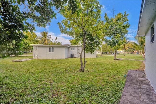 Building Photo - 3800 SW 58th Terrace