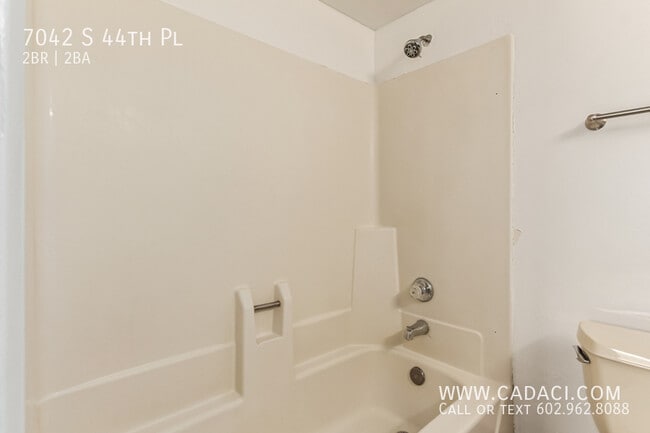 Building Photo - 7042 S 44th Pl