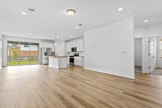 Building Photo - "Charming 3-Bedroom Home with 2 Baths in San Marcos – 1821 Sq Ft of Comfort!"