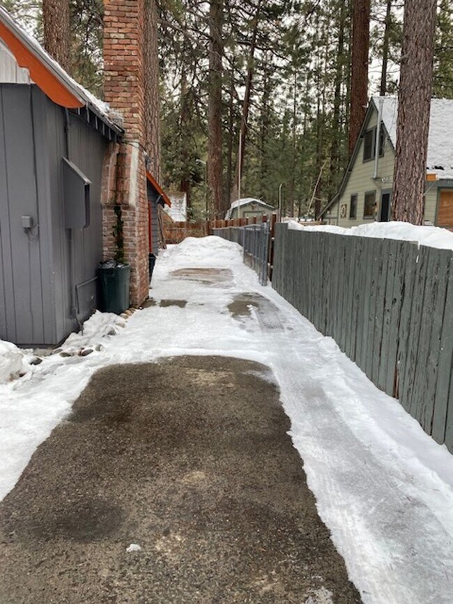 Building Photo - Lovely 3 Bedroom Home with Upgrades Throug...