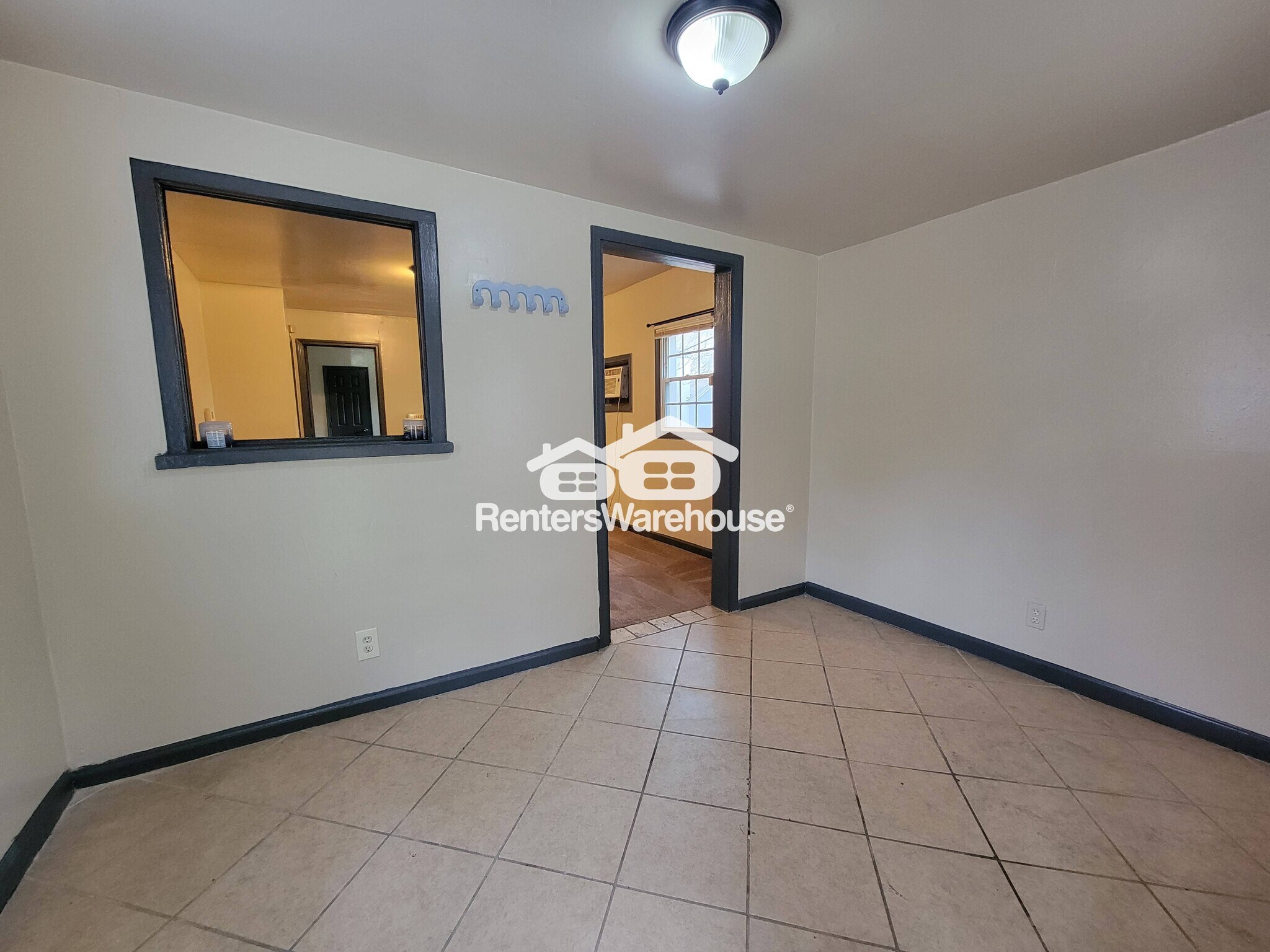 Building Photo - 1056 Regent St SW