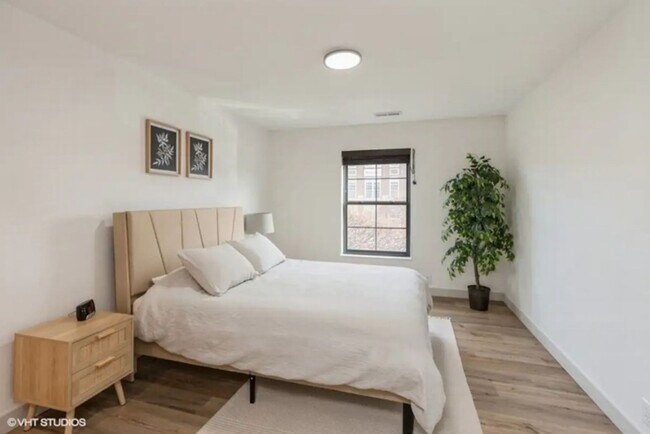 Building Photo - Vineyard Investors - 4