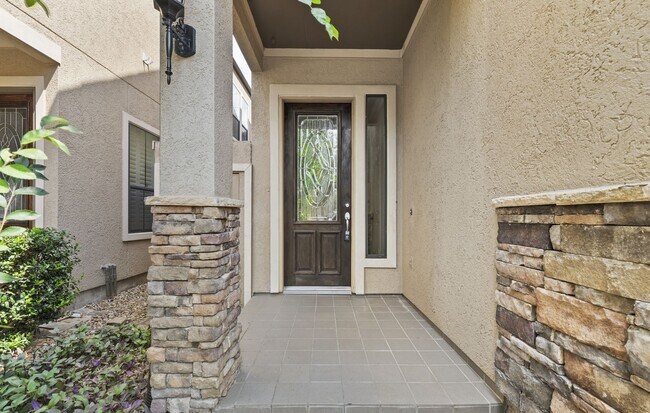 Building Photo - Stylish 3-Story Townhome with Covered Outd...