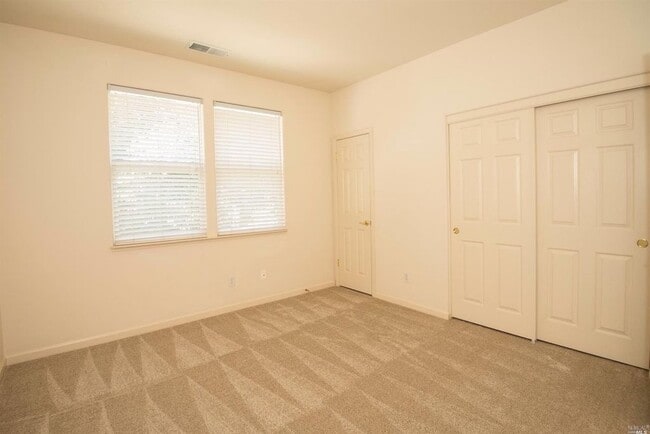 Building Photo - Beautifully Updated 5 Bedroom, 4 Bath Home...