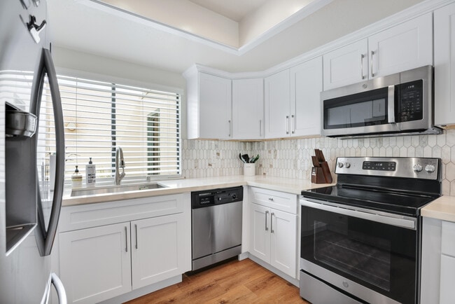Building Photo - 1713 Grand Bahama Dr W