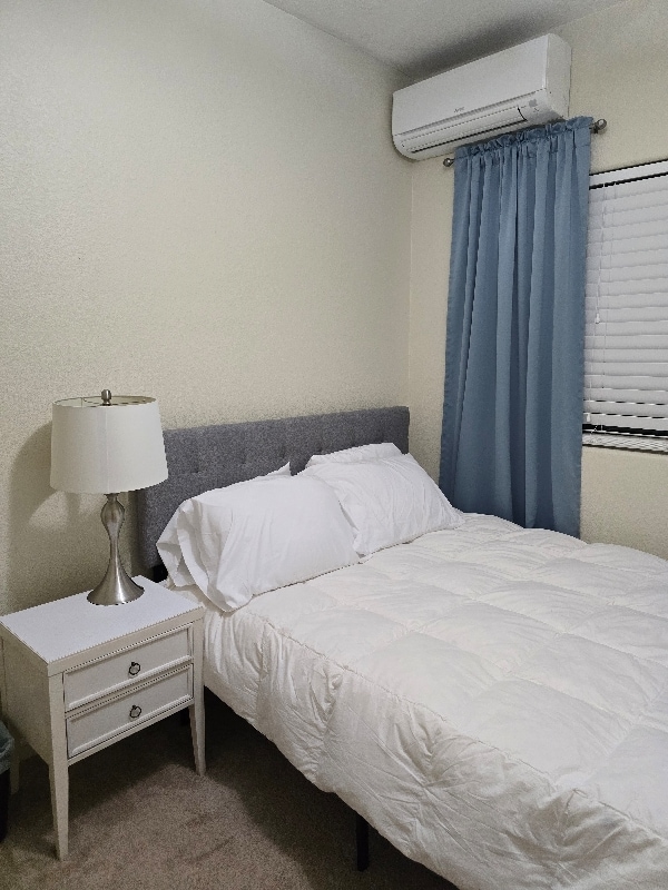 Building Photo - 1048 S Carriage Ave