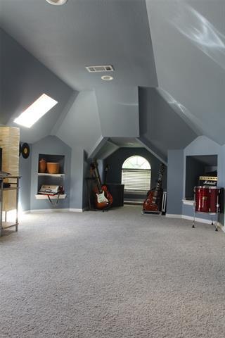 Building Photo - 8105 Pecan Ridge Dr