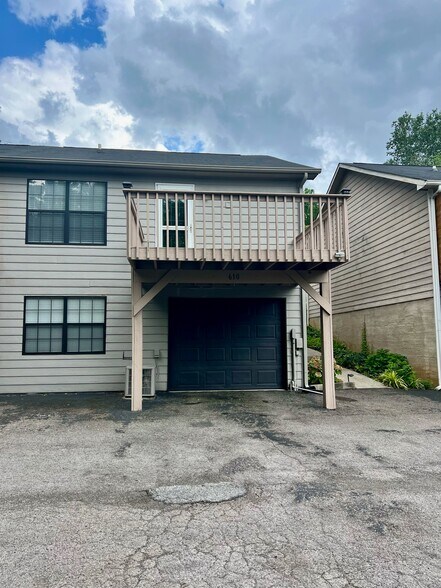 Garage & Balcony Area - 610 Shadywood Ln