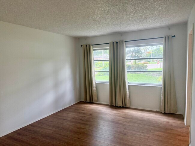 Building Photo - 4602 Martinique Way