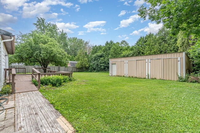 Building Photo - 3-Bedroom updated home on Salem Street $18...