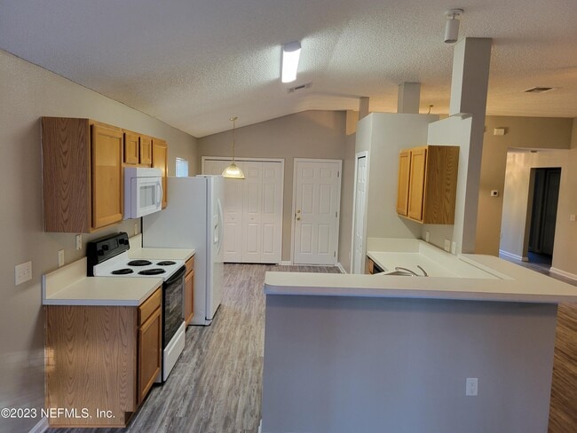 Building Photo - 24 Zoeller Ct