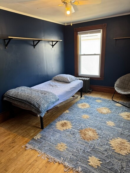 Building Photo - 175 Maple St