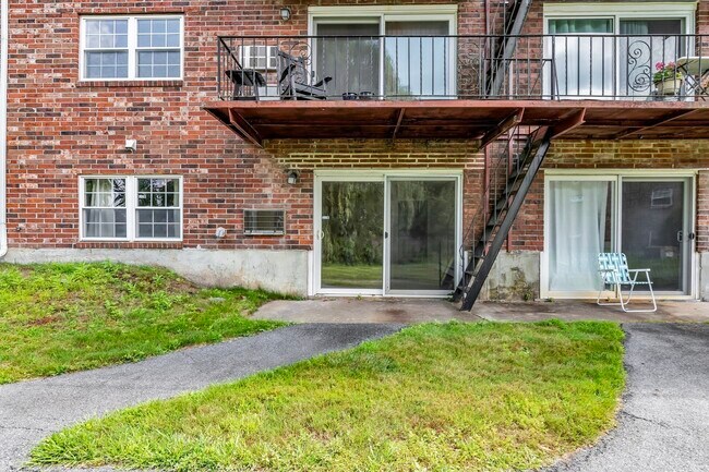 Building Photo - 55 Fernview Ave