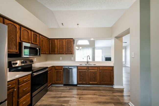 Building Photo - 5453 Vicksburg Dr