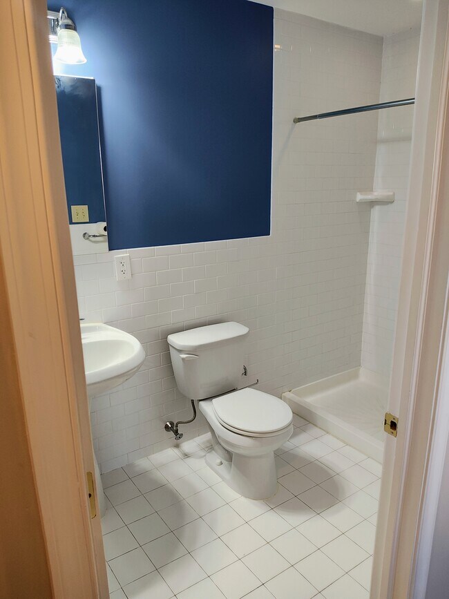 Building Photo - 13 E State St