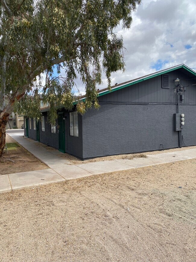 Building Photo - 2903 E Wier Ave