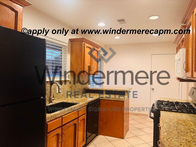 Building Photo - Charming 3 Bedroom Home with Bonus Room & ...