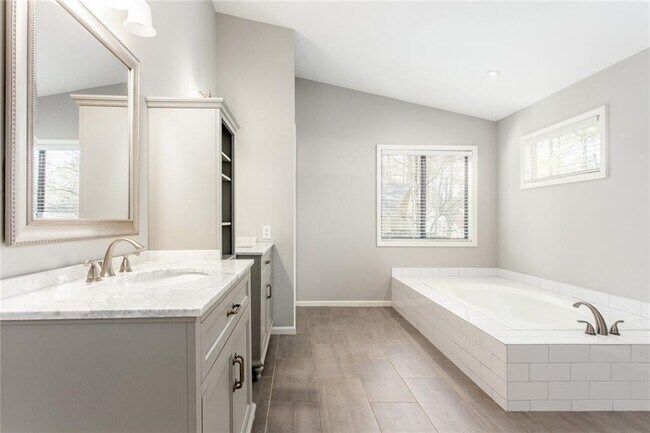 Building Photo - 820 Muirfield Trce