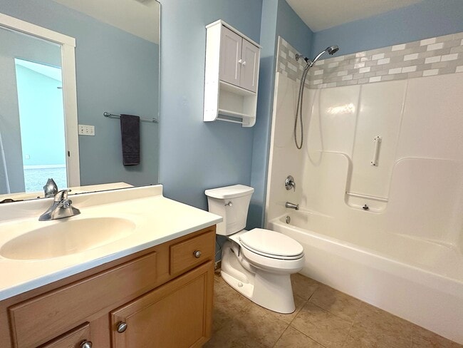 Building Photo - 460 Fox Ln