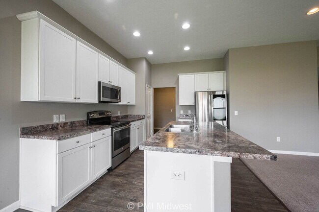 Building Photo - "Charming 3-Bed Oasis with 2 Full Baths in...