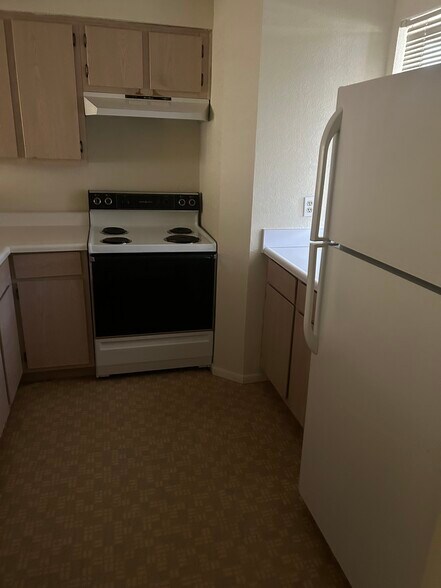 Building Photo - 2044 Mesquite Ln